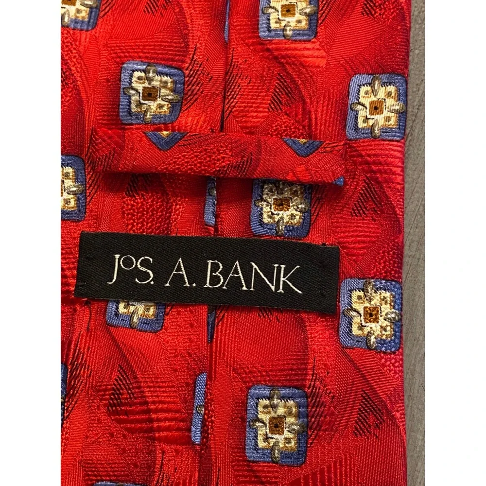 Jos A Bank Mens Red Blue Gold Geometric Medallion Silk Tie Handsewn USA RN 35408